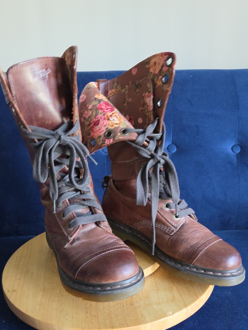 Dr. Martens RARE, Yuba Brown Lace-Up Boots with Floral Cuff - Picture 3 of 14